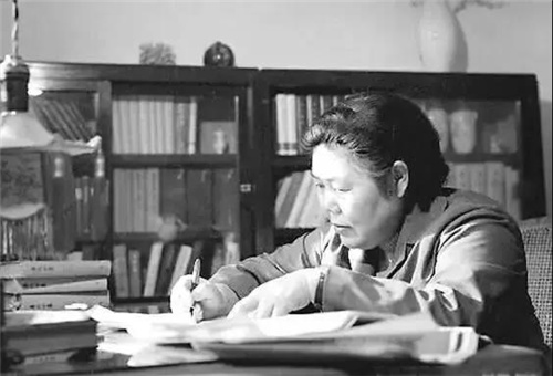 亚洲熟妇丰满大屁股熟妇